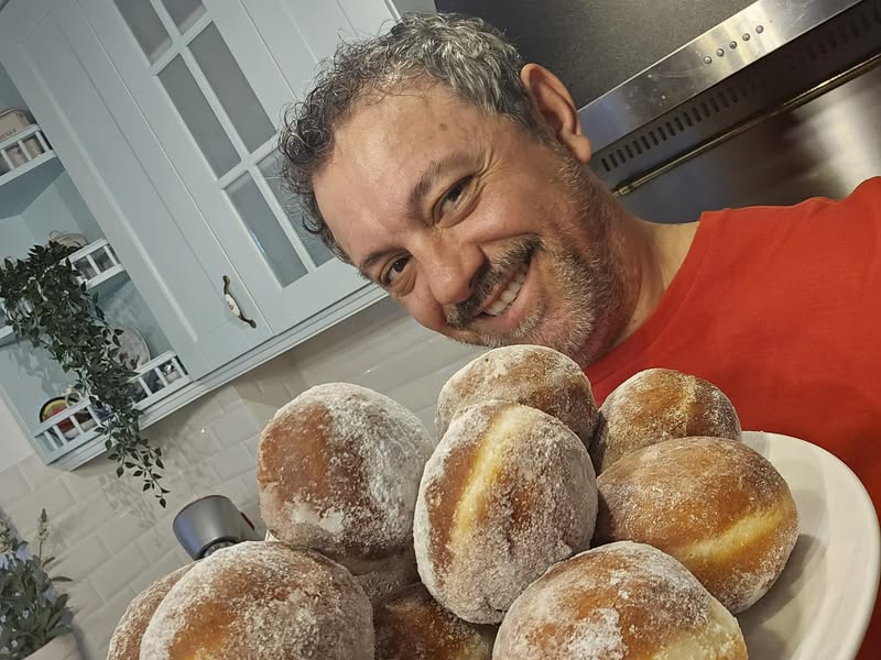 Chef Sorin Bontea a dezvăluit secretul său pentru cele mai bune gogoși 🍩 Ies exact ca la mama acasă și se vor mânca pe nerăsuflate!