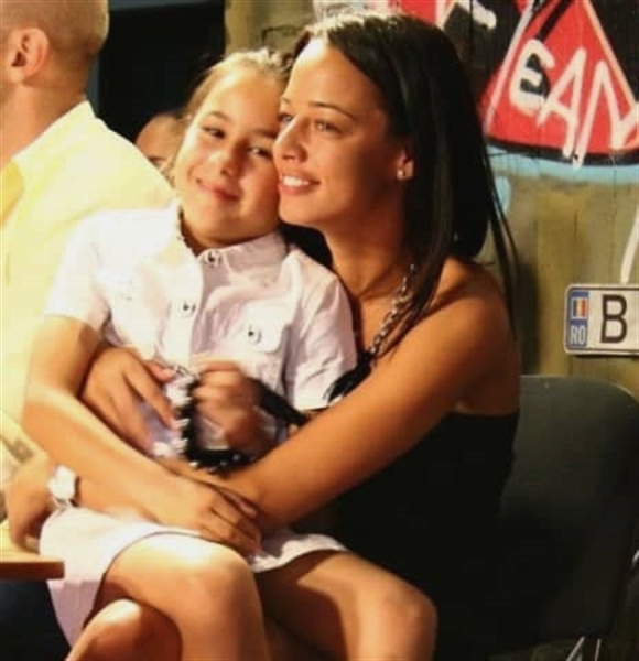 Povestea emoționantă dintre Andreea Raicu și Maria, fetița pe care a sprijinit-o încă din copilărie