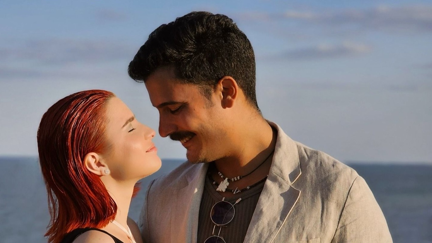 Cristina Ciobănașu și Alexandru Mureșan, apariție romantică la o nuntă pe malul mării