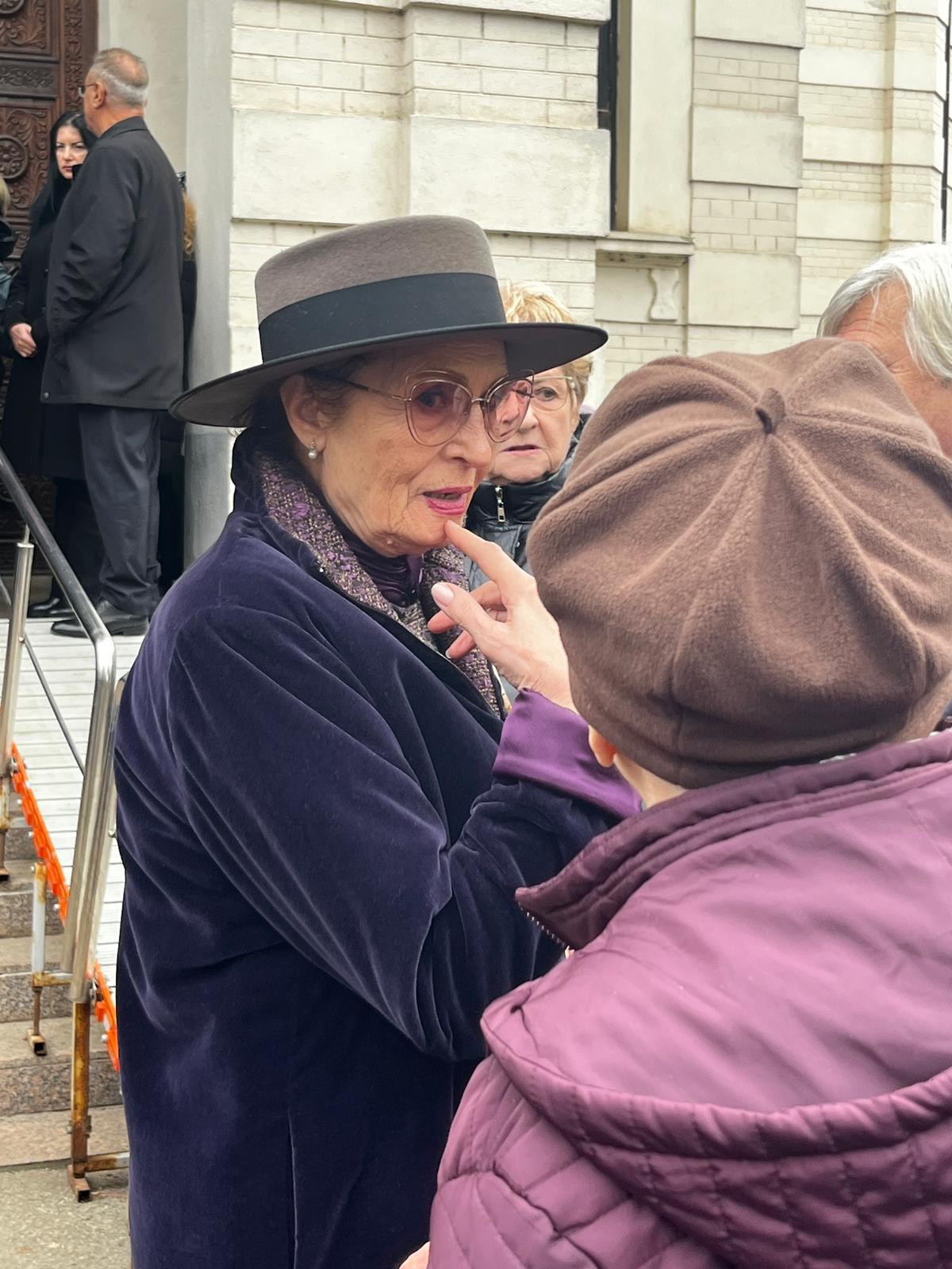 „S-a schimbat mult…” – Angela Similea, apariție rară și vizibil transformată la înmormântarea lui Horia Moculescu