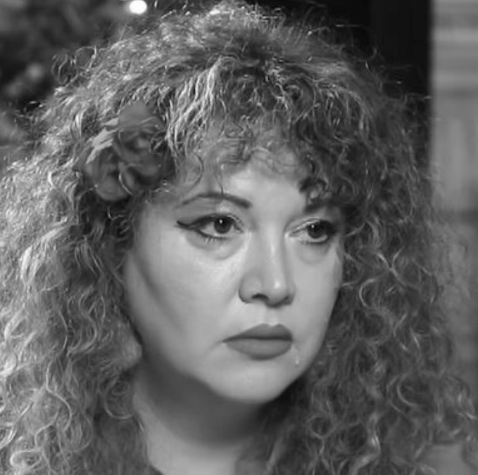 Oana Lis, transportată la spital! A căzut pe ciment și s-a lovit la cap. Trecătorii, îngroziți, au sunat imediat la 112