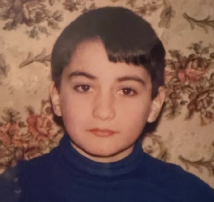 Recunoști vedeta controversată din imagine? Este unul dintre milionarii României: