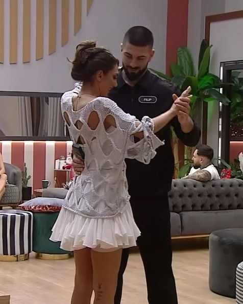 Ce a apărut pe profilul lui Filip după dansul pasional cu Corina: Detaliul care a împărțit fanii în două tabere: