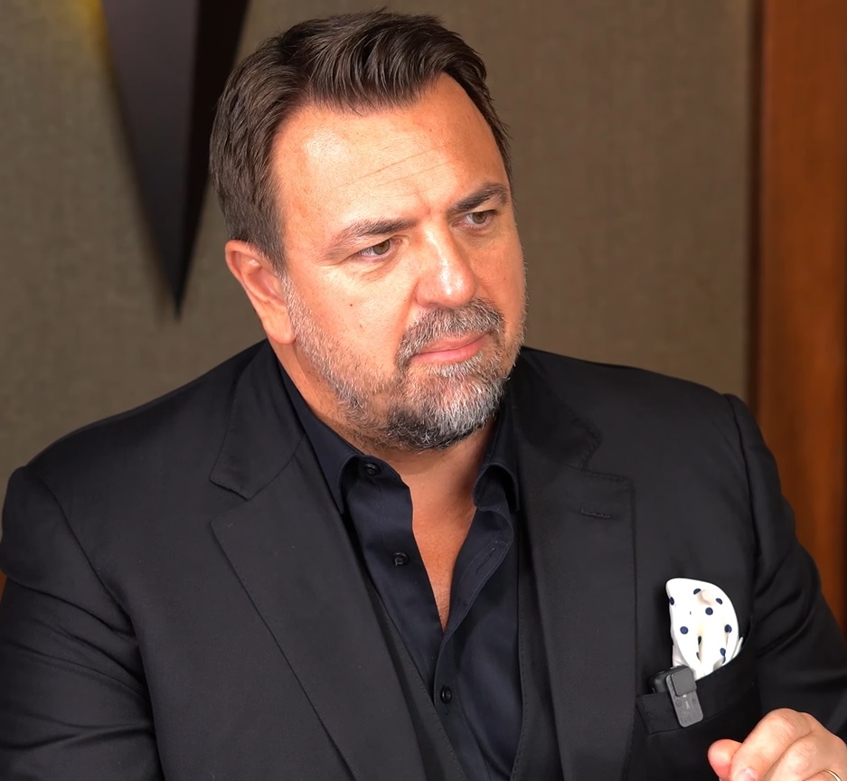 Horia Brenciu, prins pe aeroportul din Londra în mijlocul unor…