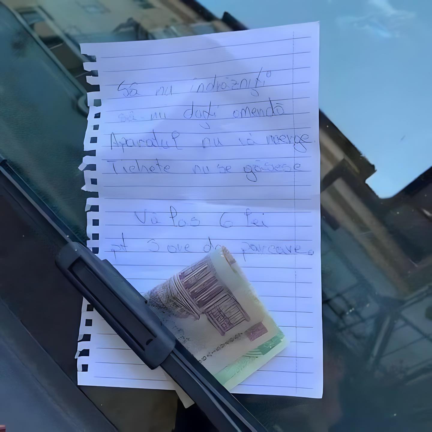 Un polițist a găsit un bilet pe parbrizul unei mașini. Ce a urmat a depășit orice așteptare: