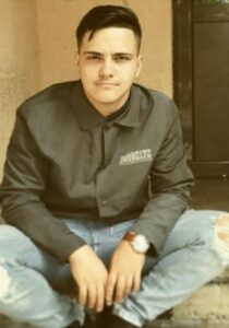 El este Ovidiu, tânărul care a fost găsit fără viață în garsoniera sa, după o seară cu…