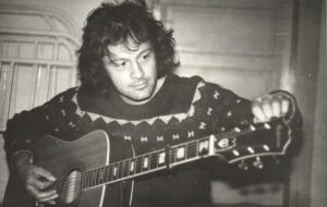 Îl recunoști? A făcut istorie în muzică, dar viața lui amoroasă a fost plină de răsturnări: femeia care i-a dăruit fiica nu i-a devenit niciodată soție