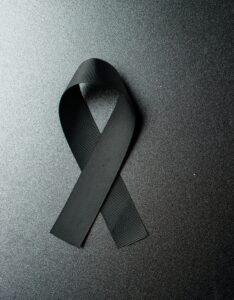 Din nefericire, este adevărat! Si-a pierdut viața…