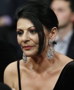 Lovitură dureroasă pentru Elena Cârstea! Artista a aflat vestea care a întristat-o profund…