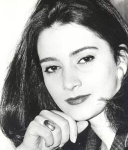 O recunoști? Prezentatoarea TV care pare neschimbată de zeci de ani spune adevărul despre intervențiile estetice!