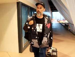 CAV de la Survivor, făcut mincinos de colegi! Surpriza de la aeroport a schimbat totul!