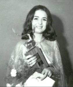 O mai recunoști? De la frumusețea răpitoare de la 24 de ani la o eleganță rară la 80! Apariția care a uimit pe toată lumea!