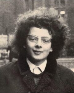 Nu-ți vine să crezi cine este! La 17 ani era de nerecunoscut, iar azi, la 71, este unul dintre cei mai iubiți actori din lume