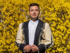 Valentin Sanfira, apariție surprinzătoare alături de o altă femeie! Cine este artista din imagine?!