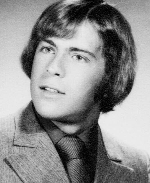 Îl mai recunoști? Astăzi împlinește 71 de ani și este unul dintre cei mai apreciați actori!