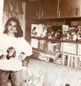 Ghicești cine e? Era brunetă și complet diferită! Azi e una dintre cele mai cunoscute femei din România!