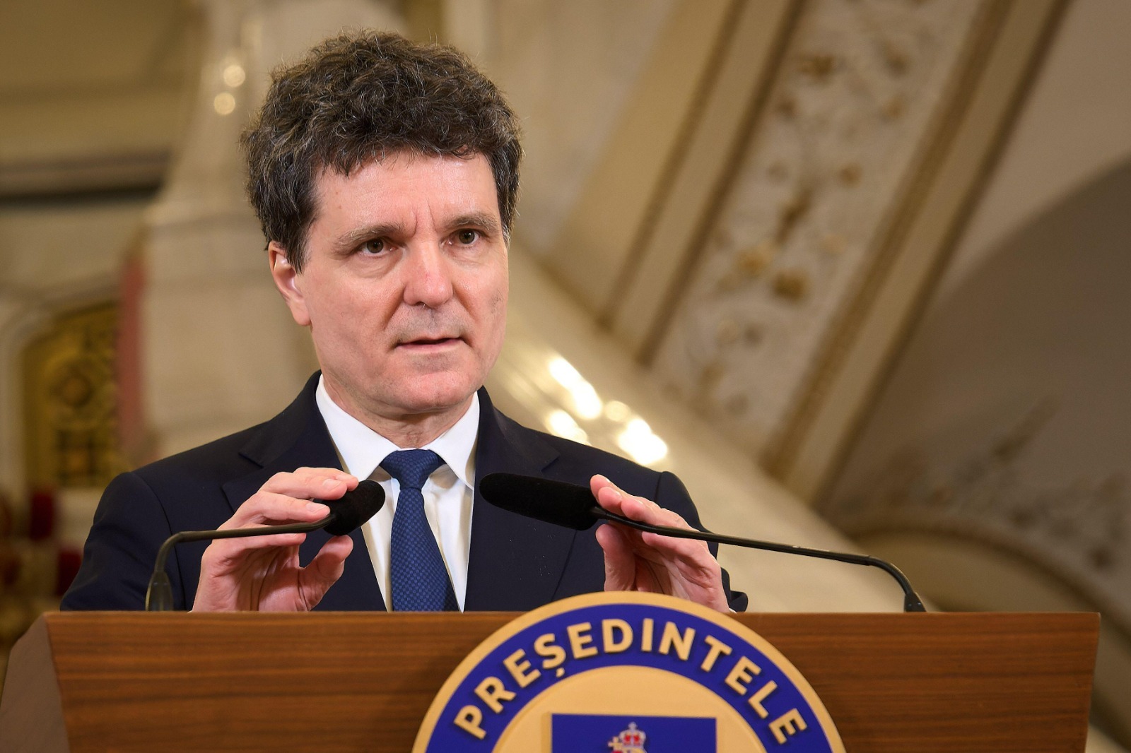 Funcția de premier, preluată de…