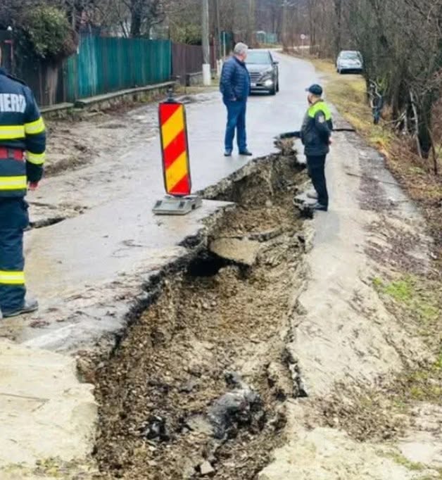Vreme extremă în țară! Zeci de intervenții după furtuni și ploi torențiale