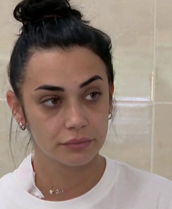Ea este mama care și-a apărat copilul cu propriul corp. Femeia a fost împușcată de soț pe stradă!